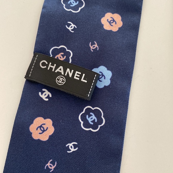 Authentic CHANEL “Twilly” scarf for bag or hair - Picture 2 of 4